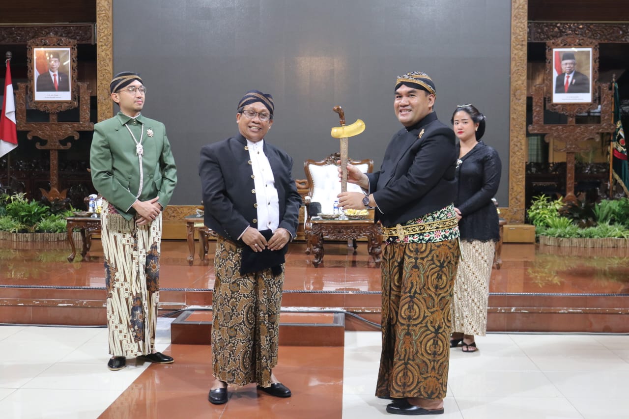 Sri Paduka Mangkunegara X bersama Bupati Blora Arief Rohman. LILIK/LINGKAR.CO