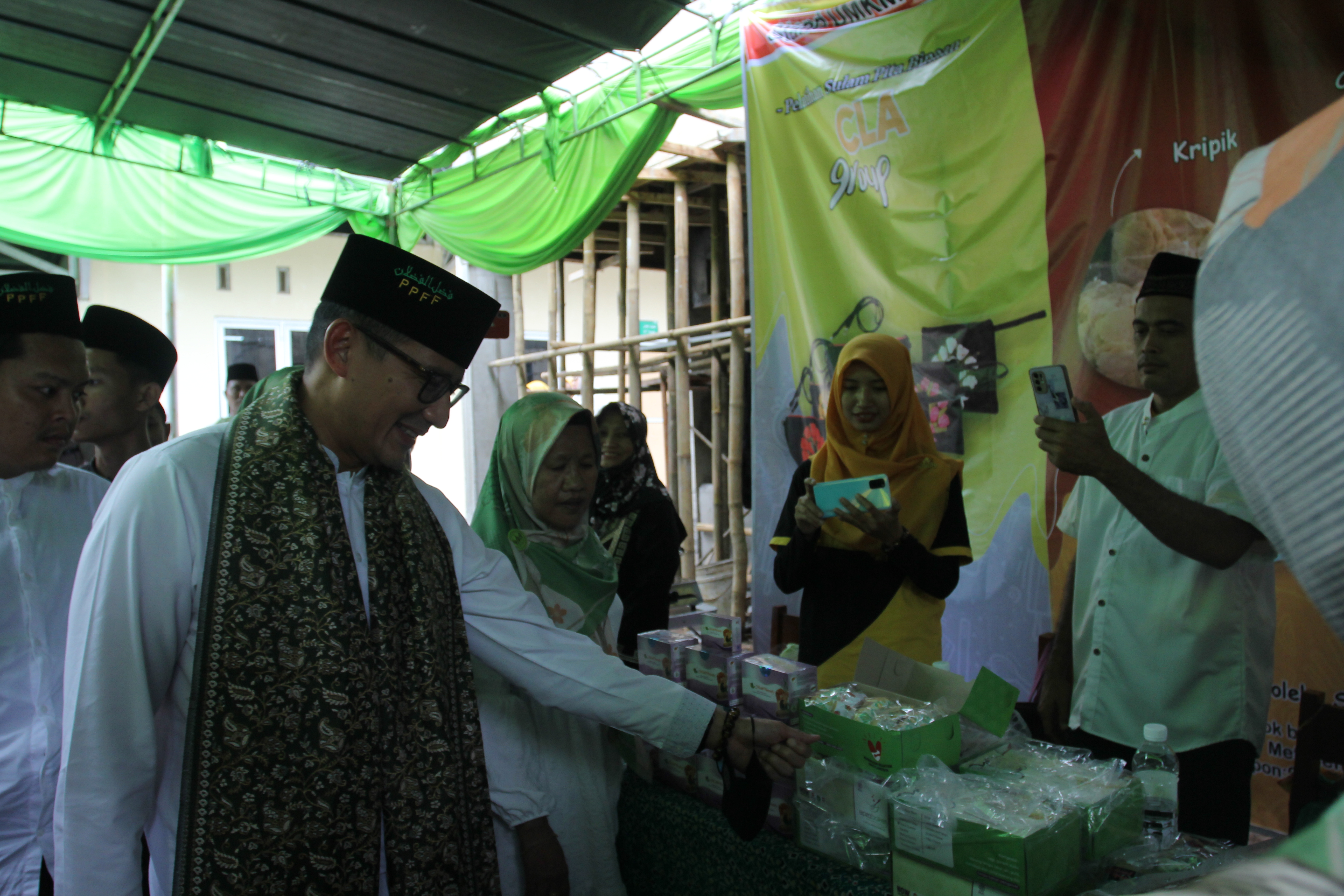 Menteri Pariwisata dan Ekonomi Kreatif saat Berkunjung di Pondok Pesantren Fadhlul Fadhlan Semarang, Sabtu (28/1/2023)/LINGKAR.CO