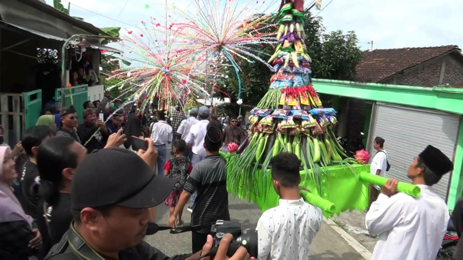 Tradisi Grebeg Sumpil di KAliwungu, Kabupaten Kendal, Minggu (5/3/2023)/ foto : Wahyudi