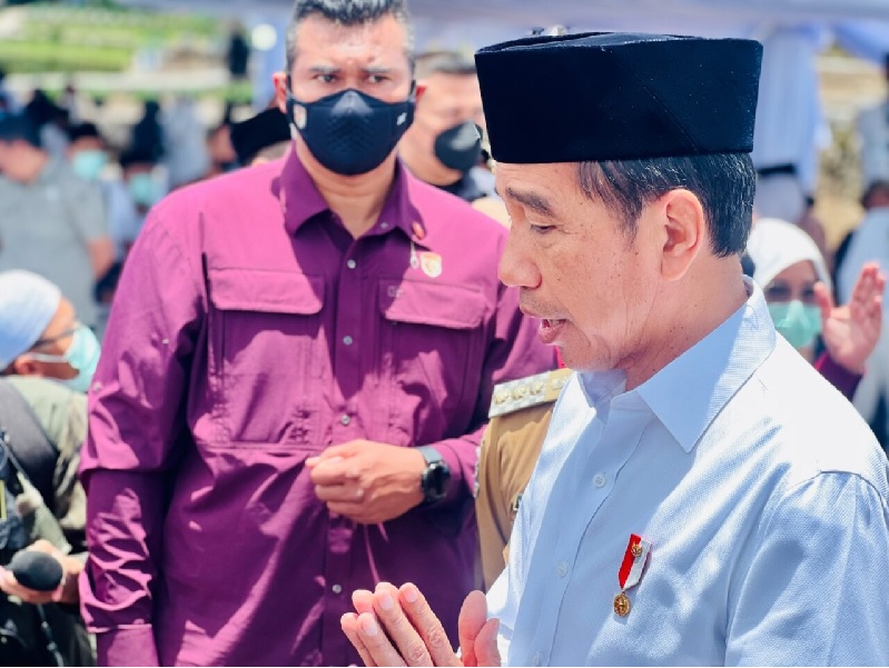 Presiden Jokowi, dalam keterangannya kepada awak media di Pondok Pesantren Al-Ittifaq, Kabupaten Bandung, Jawa Barat, Senin (6/3/2023). Foto: BPMI Setpres