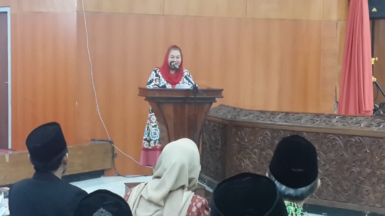 Wali Kota Semarang, Hj. Hevearita G Rahayu saat memberikan sambutan pesan pelantikan Pimpinan Daerah (DPD) Dewan Masjid Indonesia (DMI) Kota Semarang masa khidmat 2023-2028 di Balai Kota Semarang, Kamis (16/3/2023). Foto: Rifqi/Lingkar.co