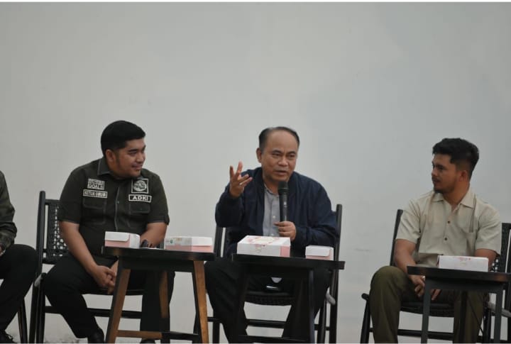 Foto: Wamendes PDTT, Budi Arie Setiadi dalam forum Diskusi Desa/Nagari Kreatif dengan tema BUM Nag Inovatif di Nagari Kreatif Sumatera Barat yang diselenggarakan Asosiasi Desa/Tangkap layar kemendesa.go.id