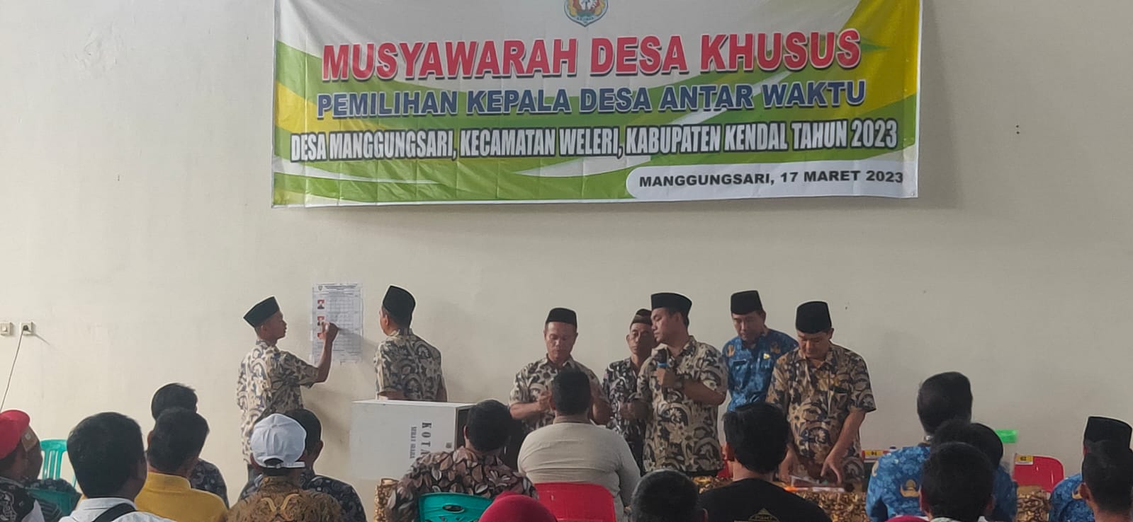 Prosesi perhitungan suara Pilkades PAW Desa Manggungsari, Kecamatan Weleri, Kabupaten Kendal/Foto: Wahyudi