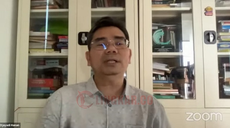 Direktur Eksekutif LSI, Djayadi Hanan, dalam rilis survei secara daring, Minggu (9/4/2023). FOTO: Tangkap layar Youtube