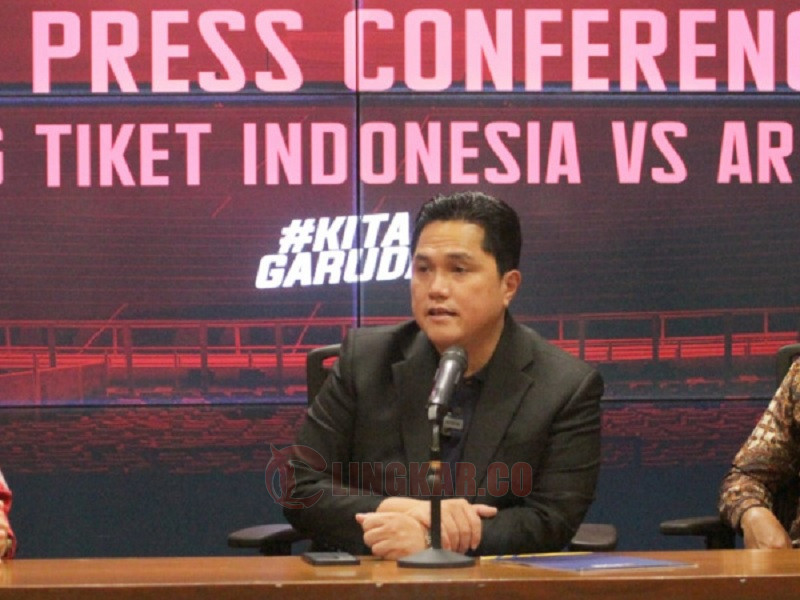 Ketum PSSI Erick Thohir, dalam peluncuran tiket pertandingan Timnas Indonesia vs Argentina, di Ruang Press Conference, Stadion Gelora Bung Karno, Senin (29/5/2023). FOTO: Dok. PSSI