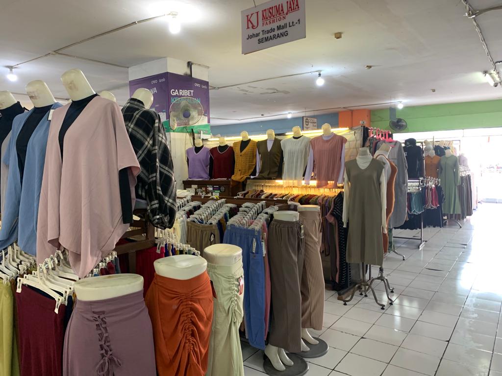 Foto-Lapak-Pedagang-Shopping-Centre-Johar-SCJ-yang-berada-di-lantai-1-1