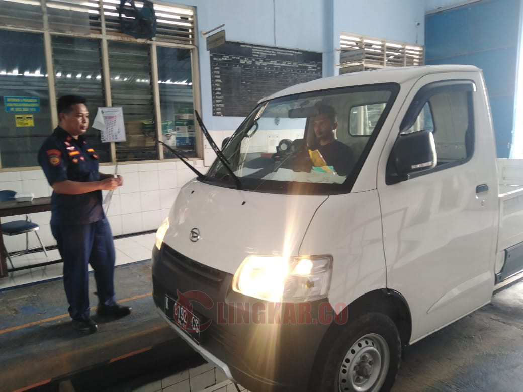Uji KIR kendaraan di bekalang Kantor Dishub Pati. Miftahus Salam/Lingkar.co