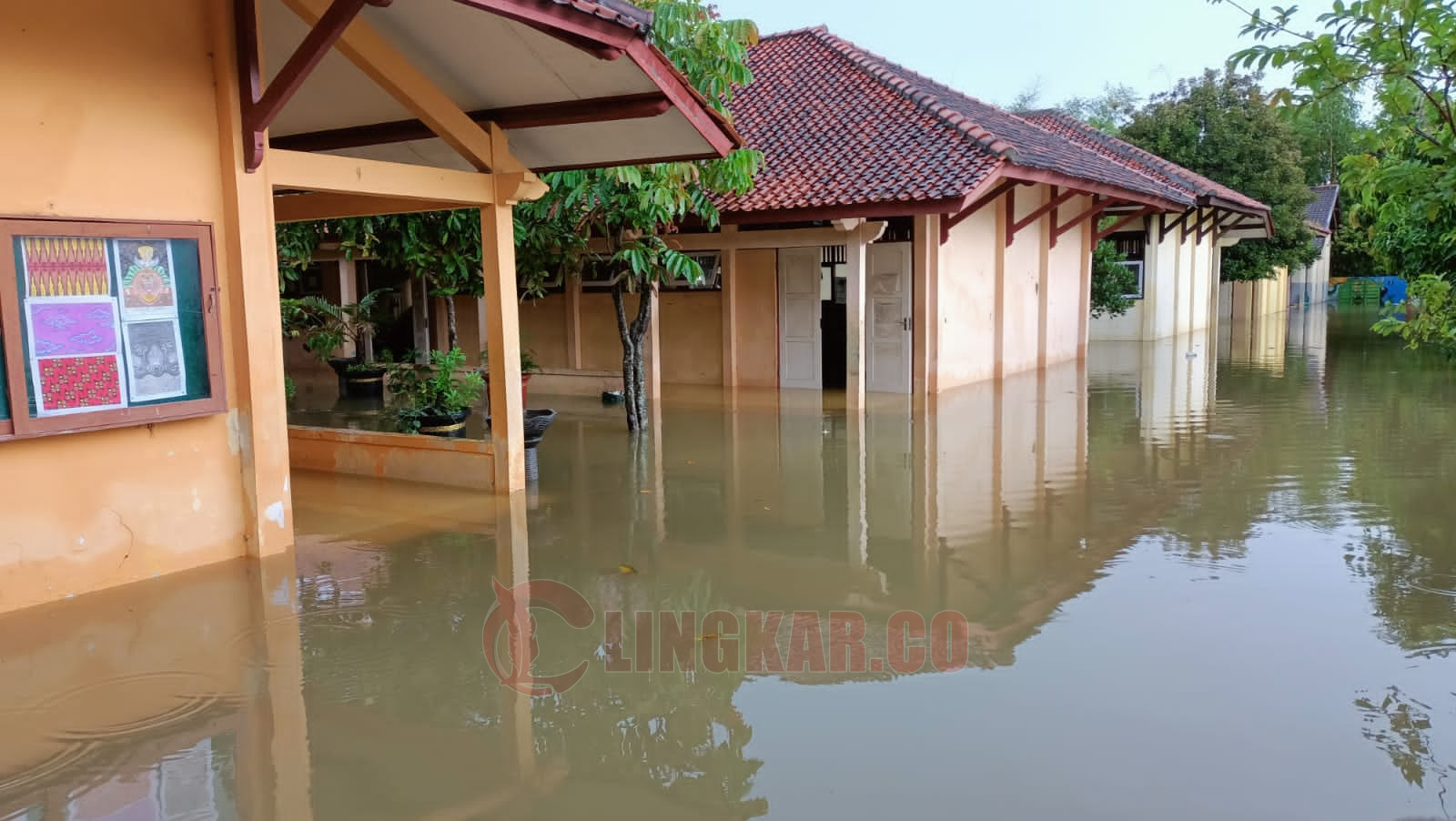 Banjir rendam sekolah di Pati. Foto: Dokumentasi.