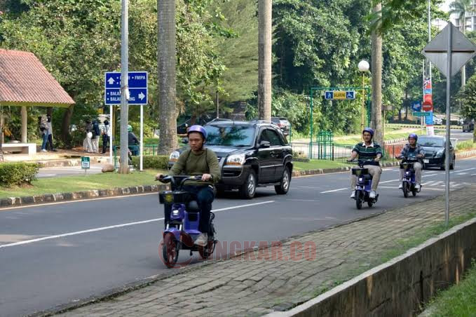 Polisi imbau tak pakai sepeda listrik di jalan raya. Foto: Istimewa.