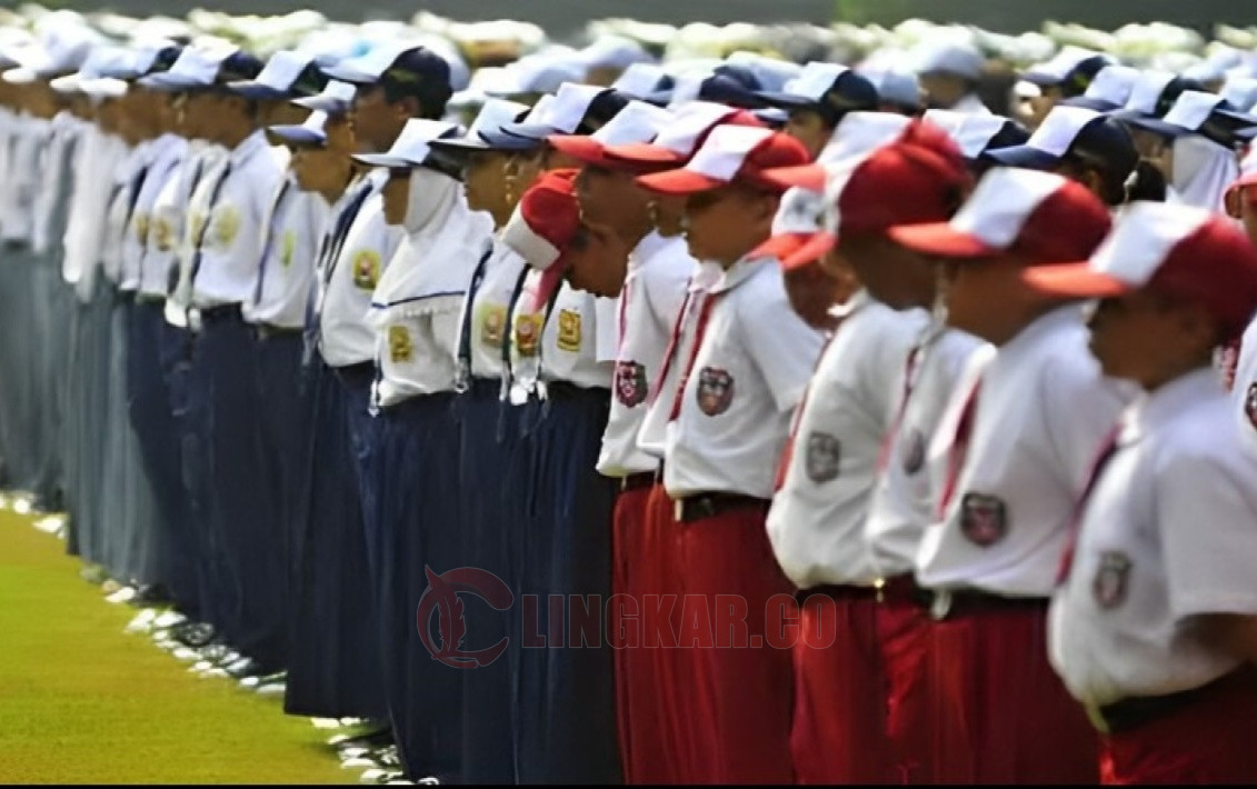 Jagat maya dihebohkan aturan seragam sekolah baru tahun 2014. Foto: Istomewa.