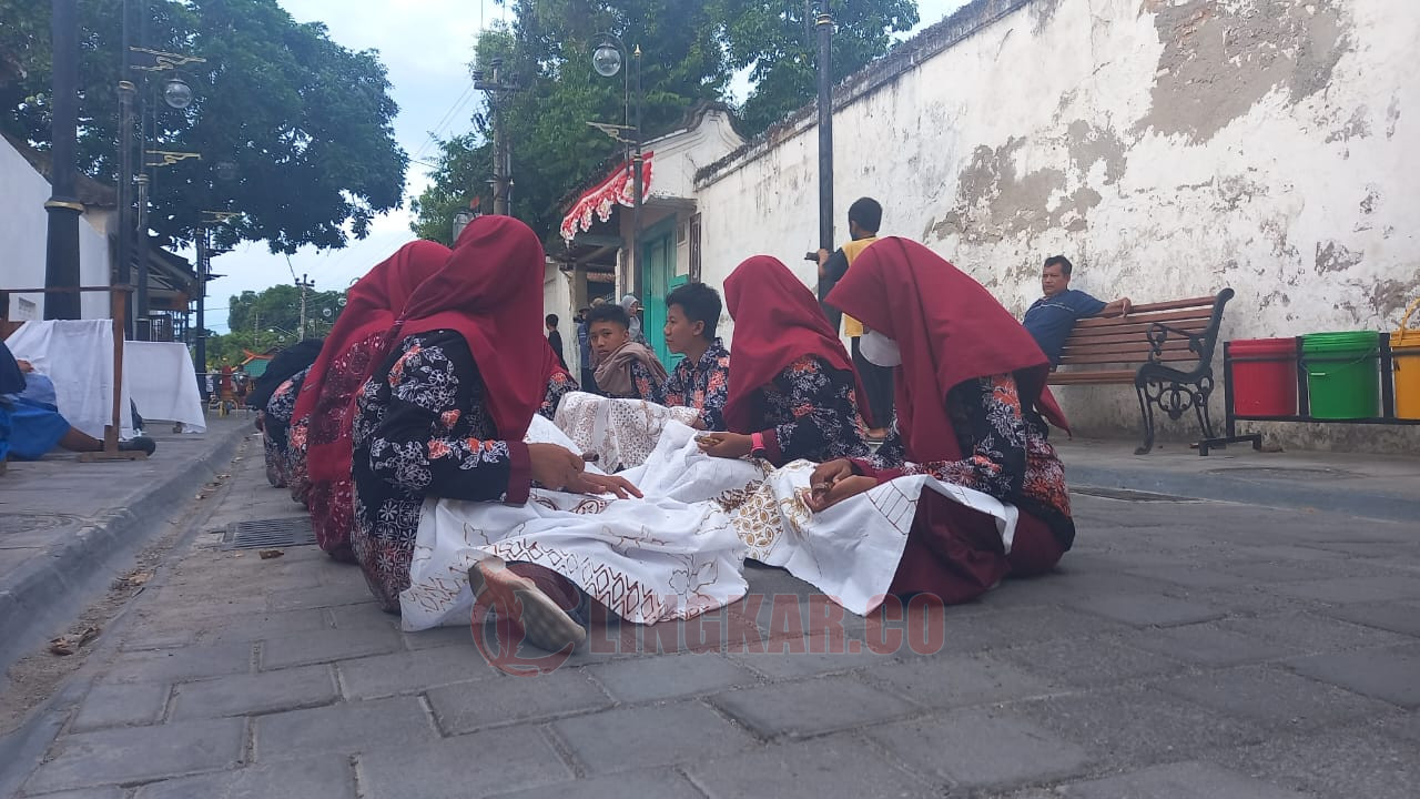 Pemecahan rekor MURI membatik seribu syal akan meriahkan perayaan Hari Kartini 2024. Foto: Humas Pemkab Rembang.