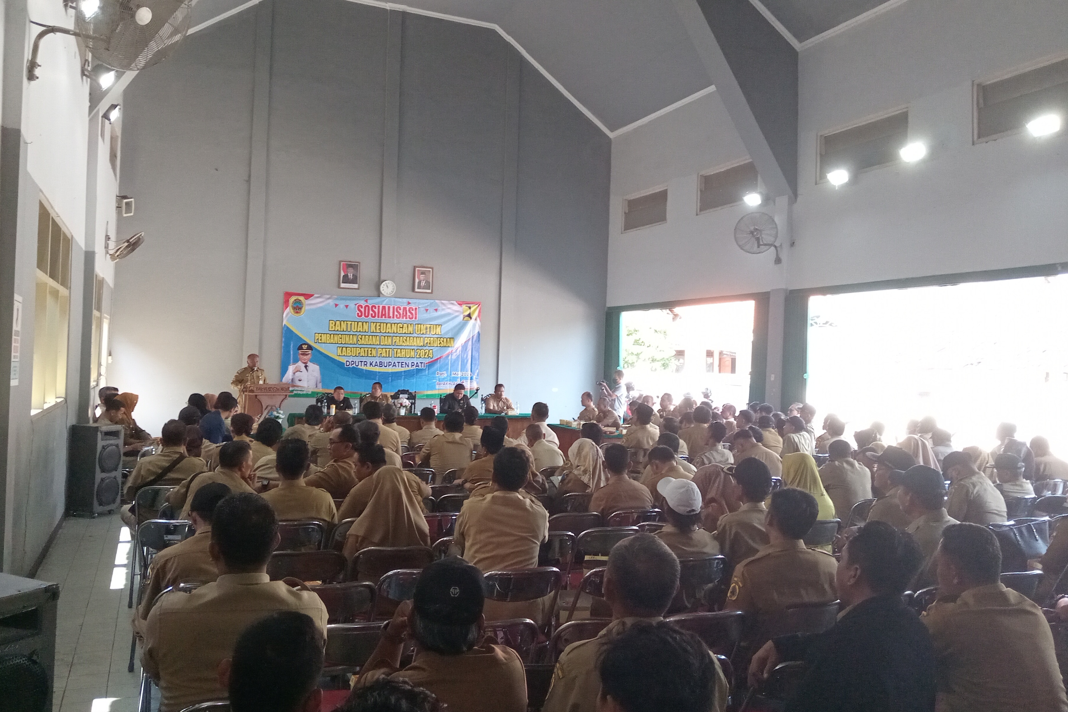 Sosialisasi Bankeu Sarpras Perdesaan di Aula DPUTR Pati, Senin (6/5/2024). Foto: Miftahus Salam/Lingkar.co