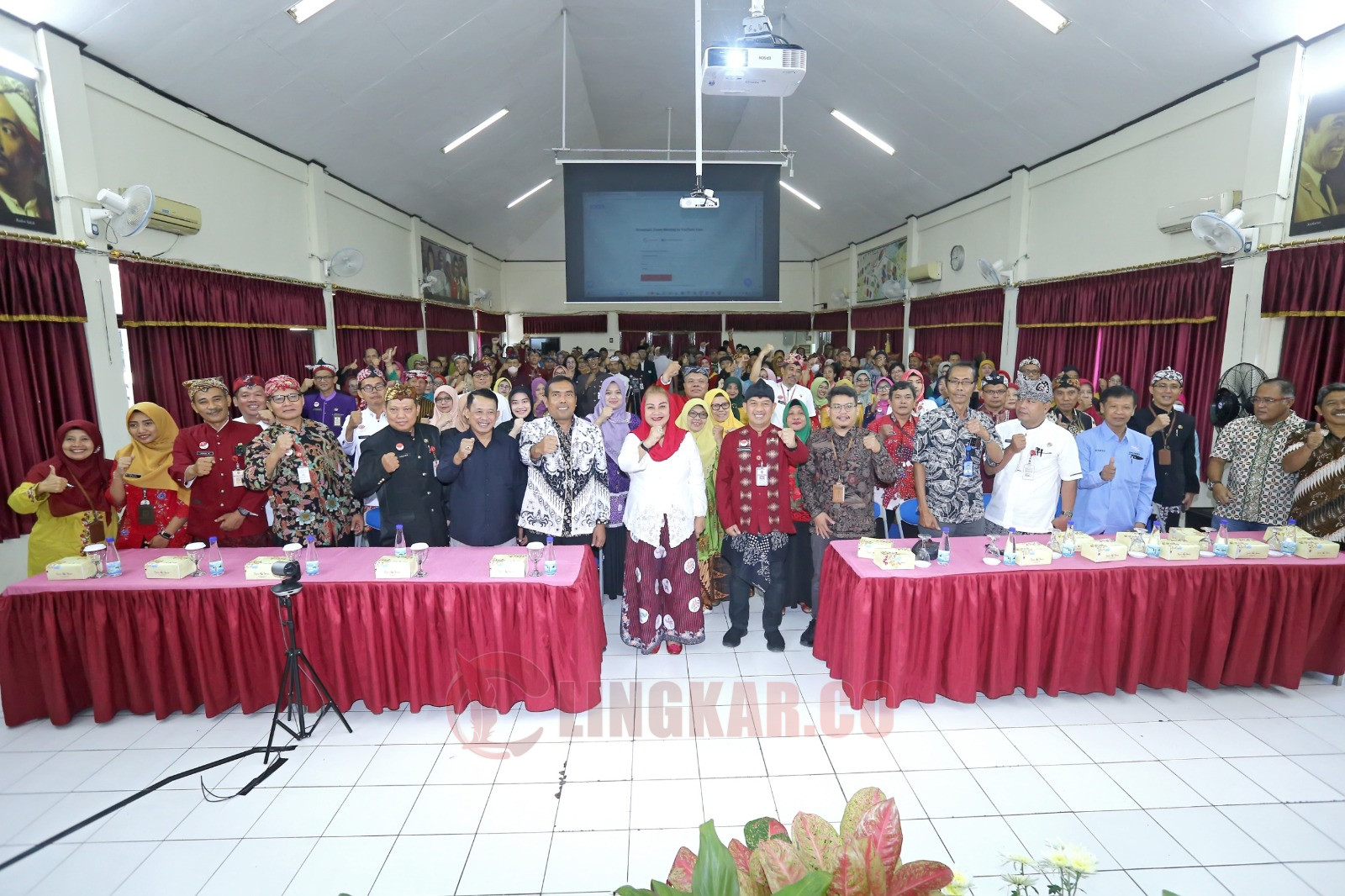 Wali Kota Semarang, Hevearita Gunaryanti Rahayu (Mbak Ita) saat meluncurkan dan sosialisasi PPDB 2024 di Aula SMP Negeri 5 Semarang, Jalan Sultan Agung Kota Semarang, Kamis (6/6/2024). Humas/Lingkar.co