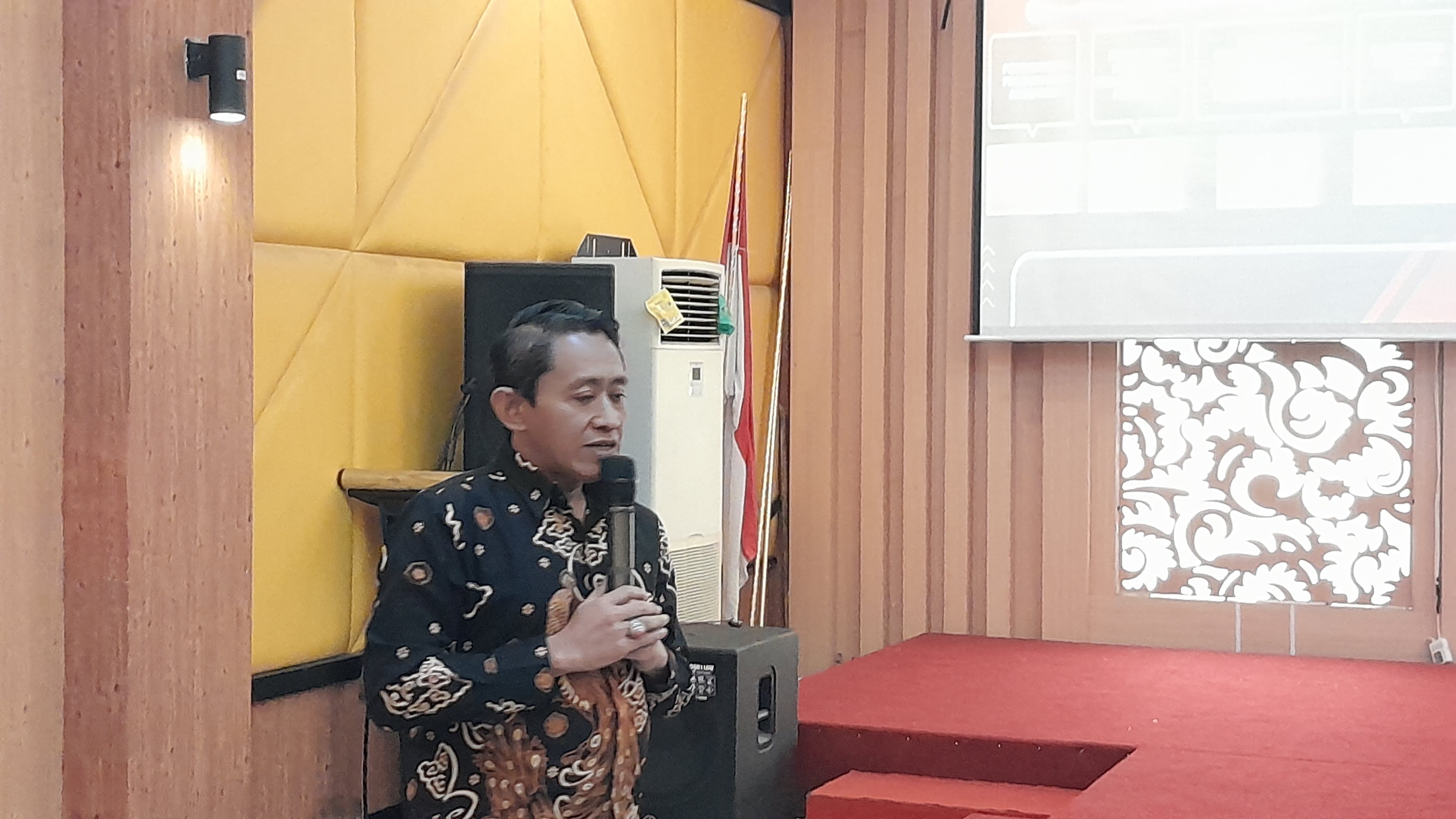 Komisioner KPU Grobogan Ngatiman dalam Sosialisasi Tahapan Penyelenggaraan Pilkada Serentak 2024 di Hotel 21 Purwodadi, Senin (8/7/2024). Foto: Istimewa.