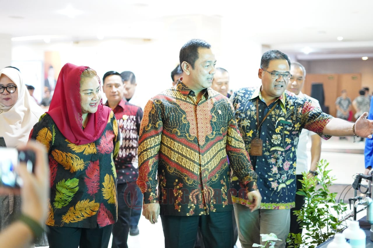 Wali Kota Semarang Hevearita Gunaryanti Rahayu bersama Kepala LKPP Hendrar Prihadi saat Seminar Sinergitas Tata Kelola Sebagai Early Warning System Pengadaan Barang dan Jasa di Kota Semarang, Selasa (2/7). Kharenrisma/Lingkar.co