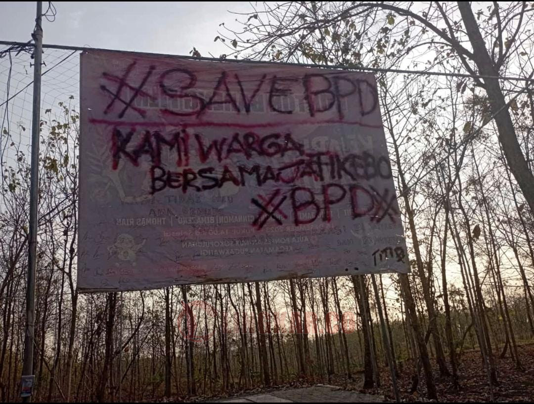 Tulisan bentuk dukungan warga kepada BPD Kepohkencono, Kecamatan Pucakwangi, Kabupaten Pati. Foto: Istimewa.