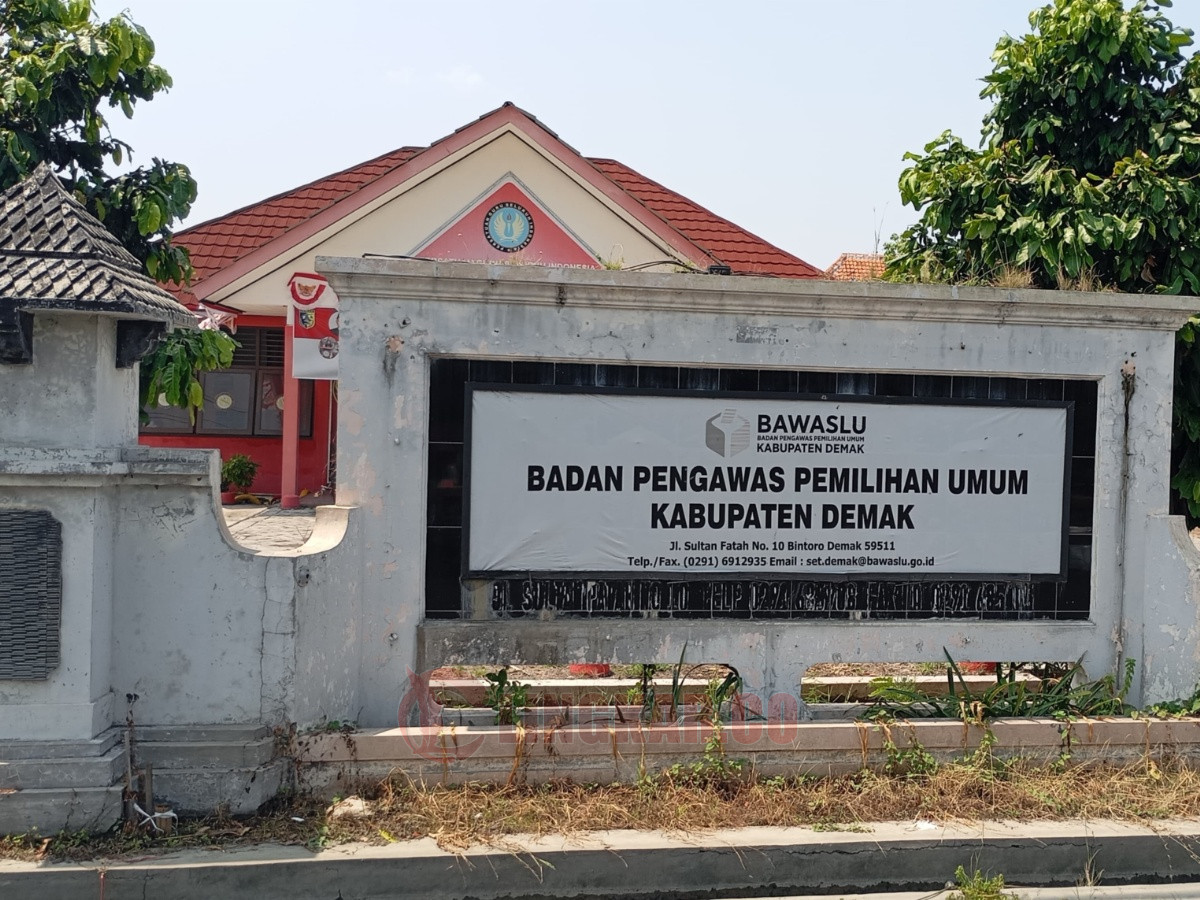 Kantor Bawaslu Demak. Foto: Rifqi/Lingkar.co