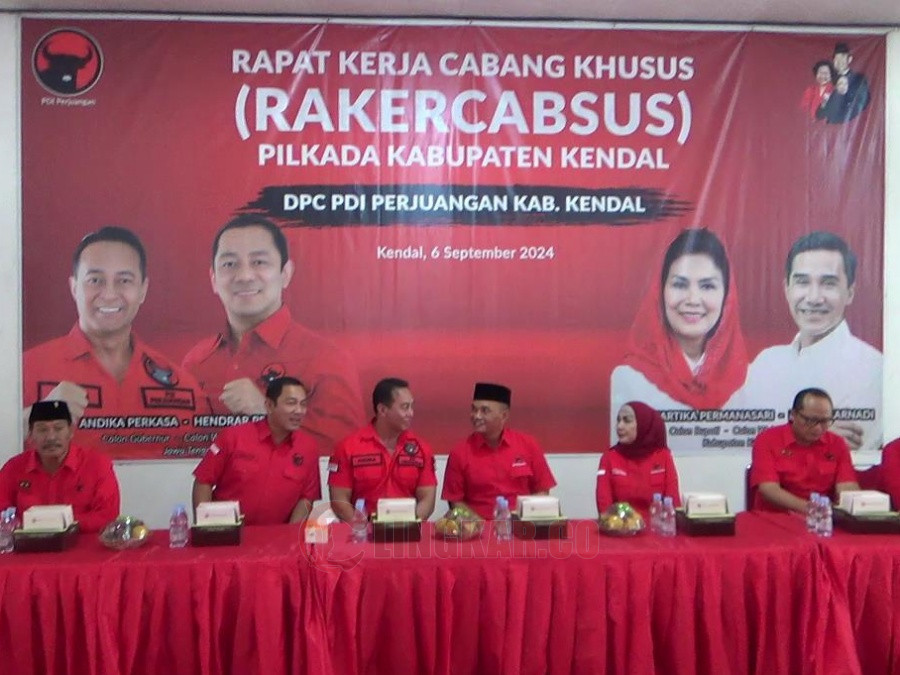Bapaslon cagub-cawagub Jateng dari PDI Perjuangan Andika-Hendi saat di kantor DPC PDIP Kendal, Jumat (6/9). Foto: Wahyudi/Lingkar.co