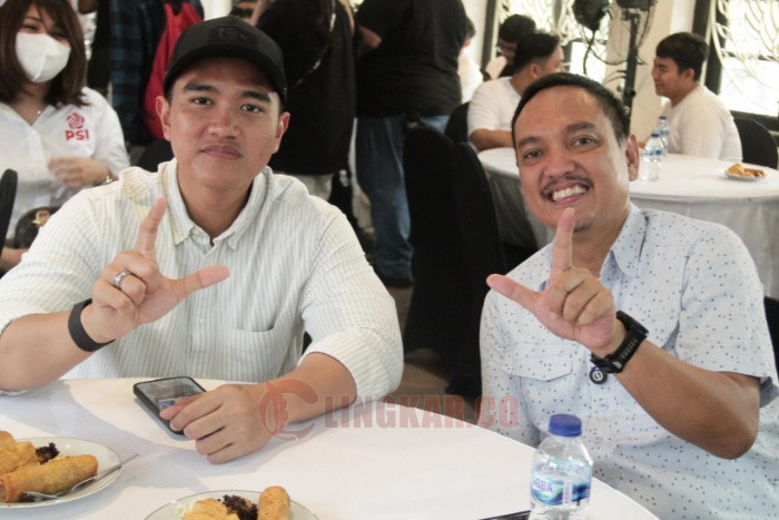 Cawalkot Semarang Yoyok Sukawi bersama Ketum DPP PSI Kaesang Pangarep disela acara Ngopi Bersama Pengusaha Muda Jawa Tengah di Toko Oen, Kota Lama Semarang, Rabu (13/11/2024). Foto: dokumentasi