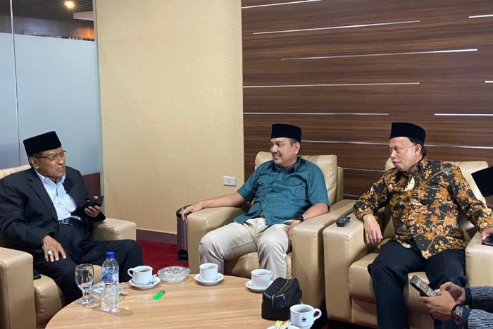 Mantan Ketum PBNU, Prof Dr. KH Sa'id Aqil Siradj saat bertemu dengan Yoyok Sukawi dan Muhammad Mahsun. Foto: istimewa