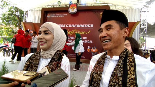 Tika-Benny Unggul dalam Pilkada Kendal 2024. Kharenrisma/Lingkar.co