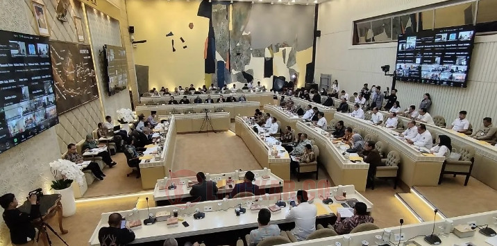 Rapat penentuan Pelantikan Kepala Daerah oleh Komisi II DPR RI bersama Menteri Dalam Negeri di Kawasan Parlemen, Jakarta/Lingkar.co