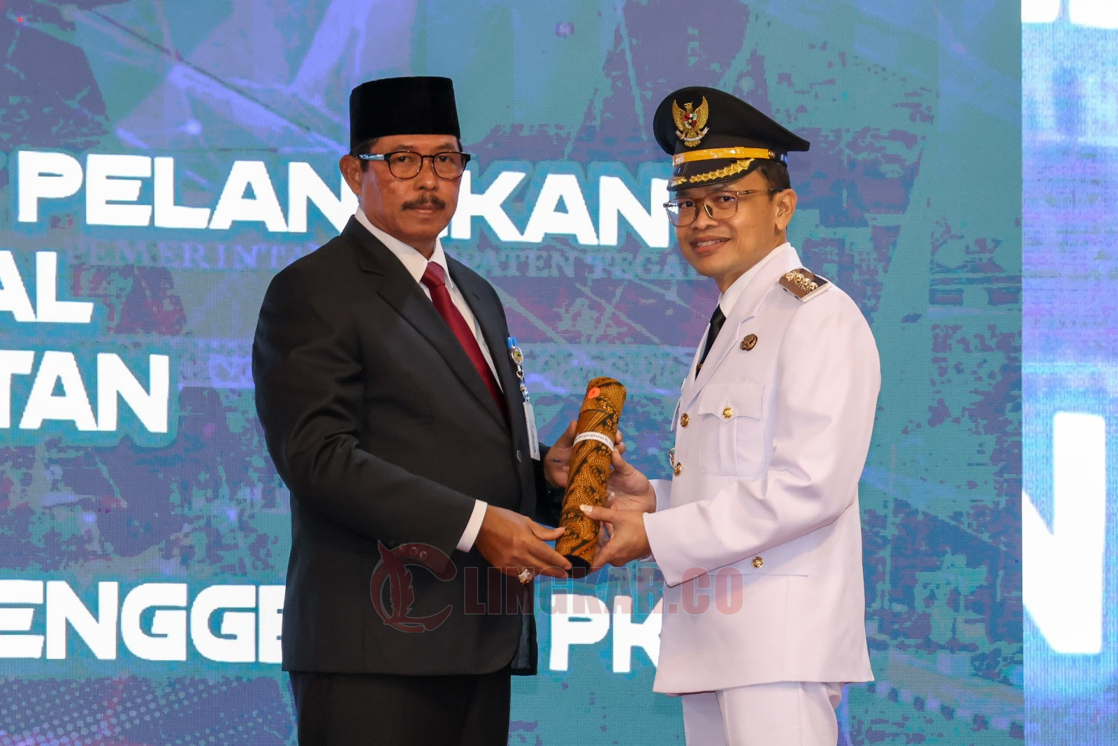 Foto : Pj Gubernur Jawa Tengah, Nana Sudjana lantik Pj Bupati Tegal, Amir Makhmud. (dok Pemprov Jateng)