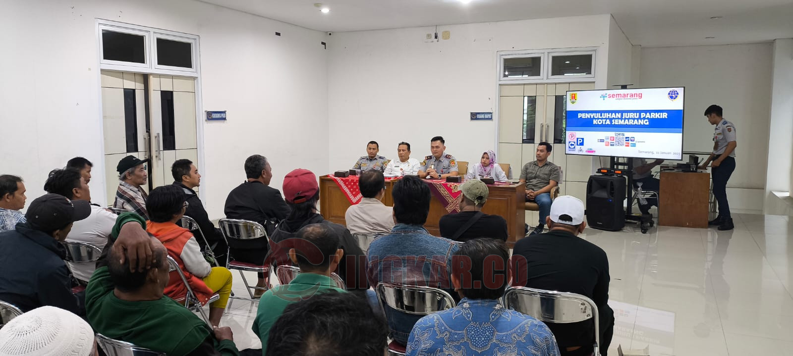 Suasa penyuluhan parkir elektronik di Kantor Dishub Semarang.