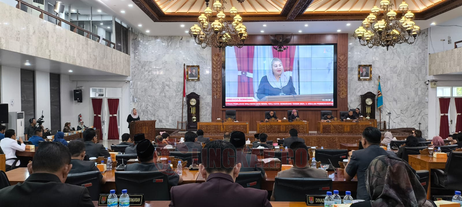 Wali Kota Semarang, Hevearita Gunaryanti Rahayu hadir dalam rapat paripurna penetapan pasangan calon wali kota dan wakil wali kota Semarang masa jabatan tahun 2021 - 2026 di Ruang Paripurna DPRD Kota Semarang.
