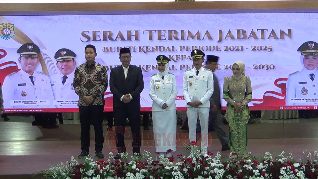 Serah Terima Jabatan Bupati Kabupaten Kendal. Wahyudi/Lingkar.co
