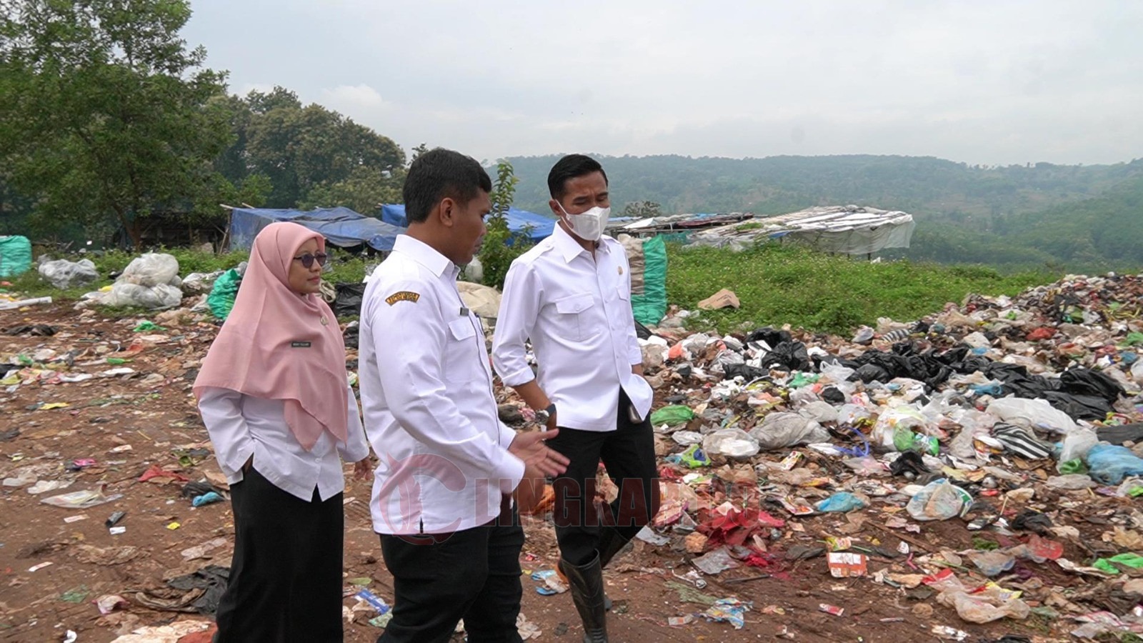 Wakil Bupati Kendal saat berkunjung ke TPA Darupono/Lingkar.co