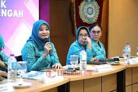 Ketua TP PKK Provinsi Jawa Tengah, Hj Nawal Arafah Yasin, M. S. I saat menghadiri pelatihan Public Speaking. (dok Pemprov Jateng)