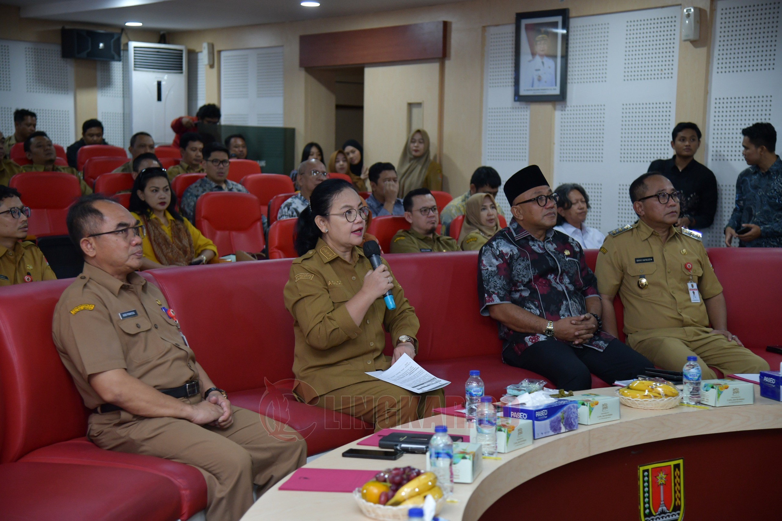 Wali Kota Semarang, Agustina Wilujeng Pramestuti ikti acara Market Sounding Proyek Pembangkit Listrik Tenaga Sampah (PSEL) Jatibarang di Situation Room Balai Kota Semarang. (dok Pemkot Semarang)