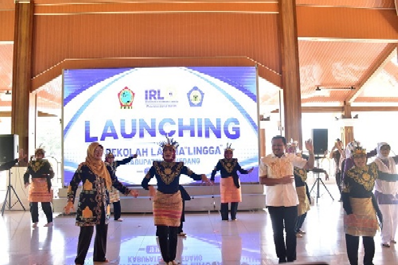 Jaga Tubuh Tetap Sehat dan Aktif, Bupati Sumedang Luncurkan Sekolah Lansia