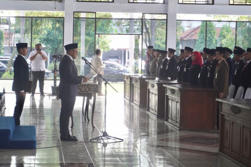 Lantik 26 Pejabat Baru, Bupati Batang Tegaskan Kalau Tidak Perform Akan Kita Evaluasi