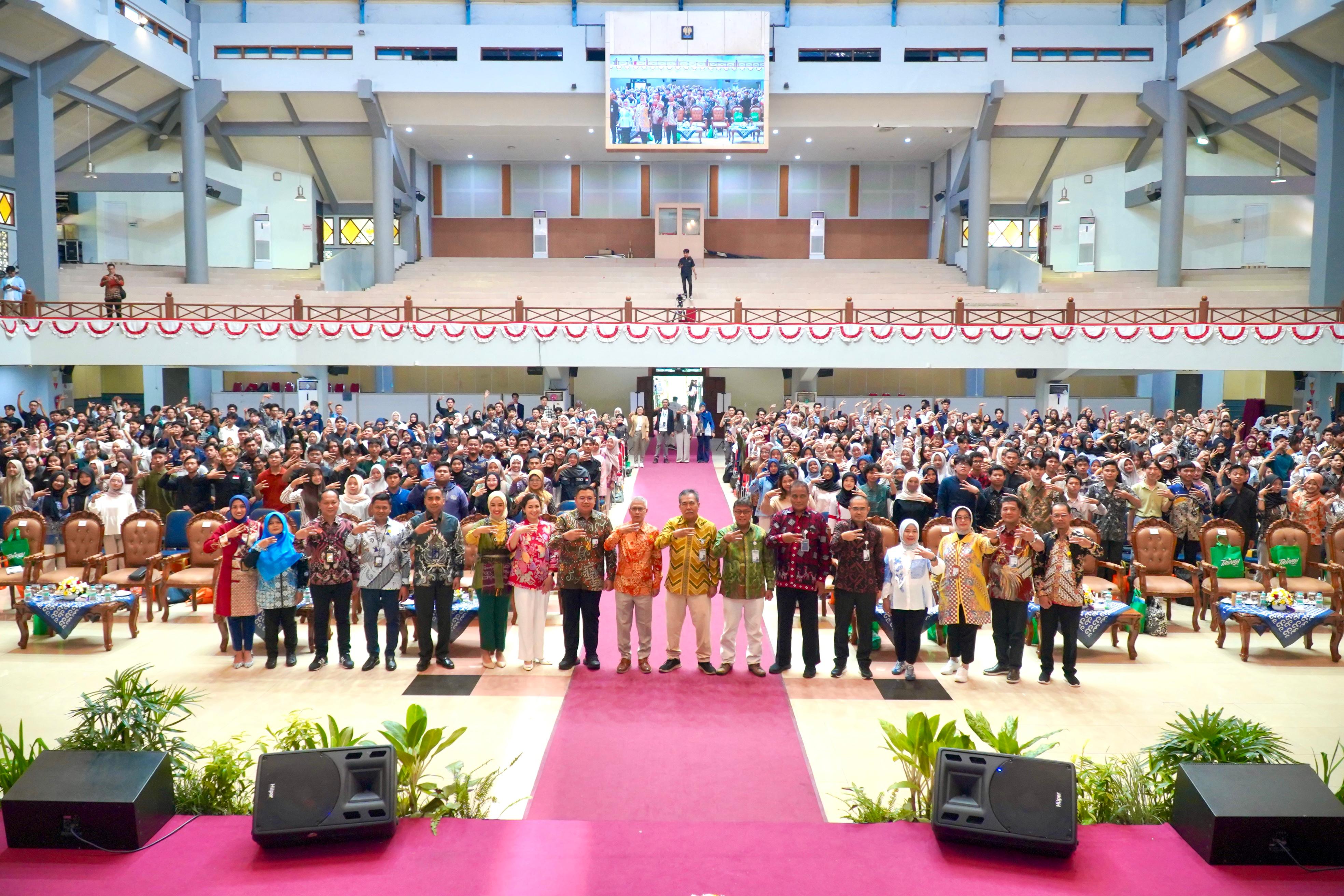 Suasana talkshow bertajuk MengEmaskan Indonesia: Golden Idea for Gold Generation di Auditorium Prof. Wuryanto, Universitas Negeri Semarang oleh PT Pegadaian Kantor Wilayah (Kanwil) XI Semarang. (dok Pegadaian)