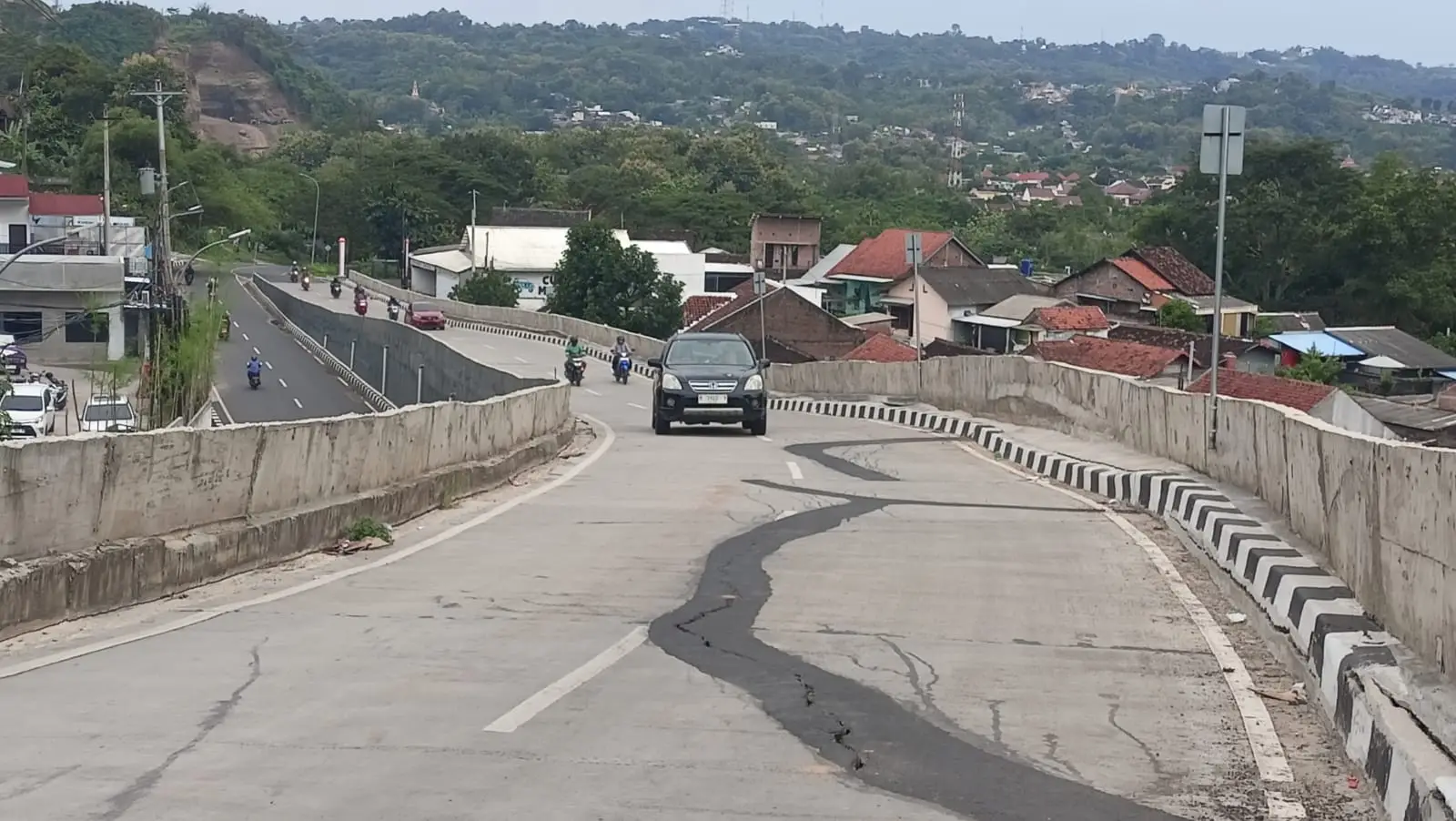 DPRD Minta Pengusaha Tambang Galian C Ikut Tanggung Jawab Perbaiki Jalan Rusak di Kalipancur