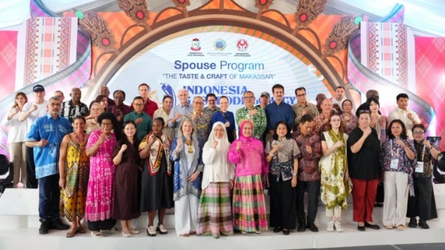 Delegasi negara sahabat berfoto bersama disela acara Forum Bisnis dan Investasi Makassar. Foto: dokumentasi