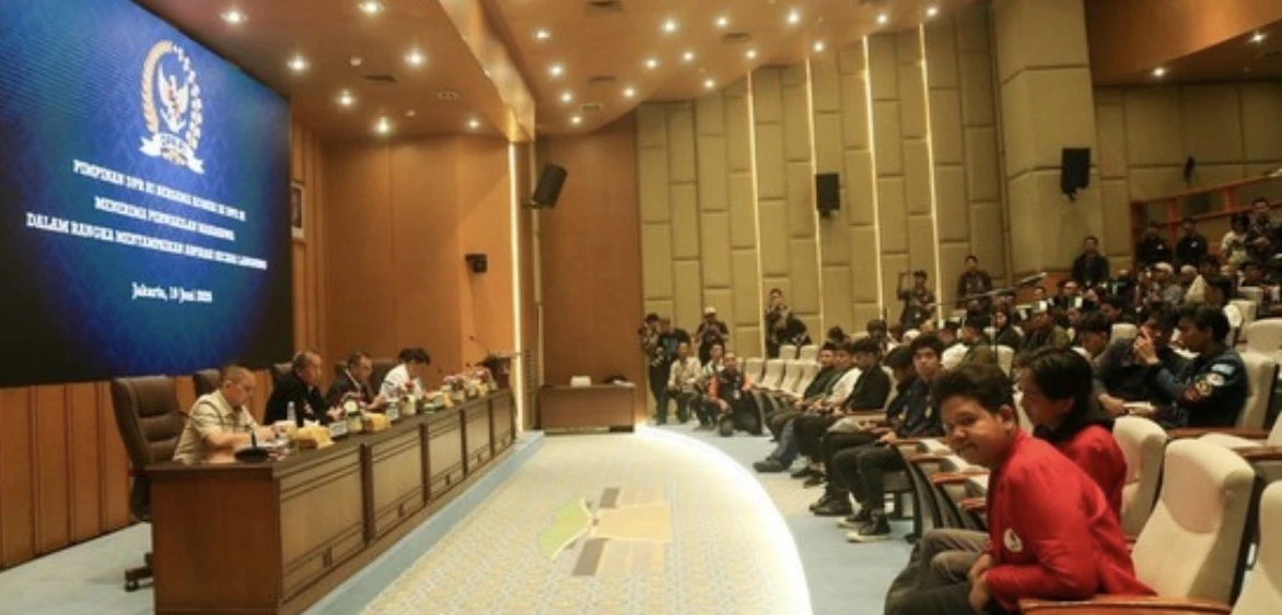 Bahas MBG dengan Mahasiswa, Dasco Hubungi Kepala BGN Saat Audiensi di DPR
