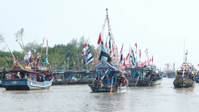 Berlangsung 68 Tahun, Bupati Pemalang Sebut Wujud Komitmen Masyarakat Asemdoyong Lestarikan Tradisi Sedekah Laut