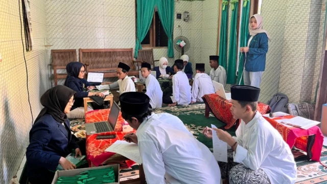 Cegah Penyakit Ginjal Sejak Dini, Poltekkes Ajak Santri Terapkan Pola Hidup Sehat