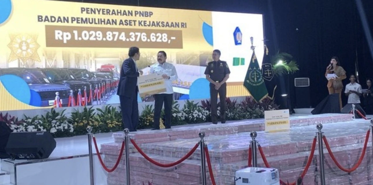 Jaksa Agung Serahkan Hasil Pemulihan Aset Rp1,02 Triliun kepada Menkeu
