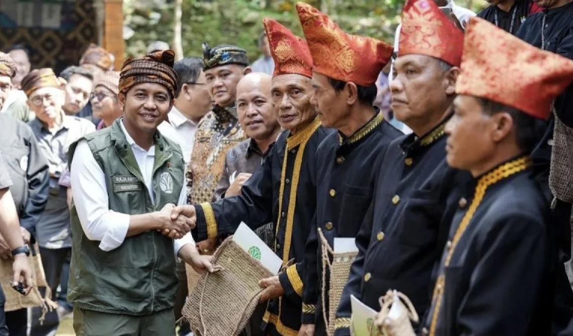 Menhut Tegaskan Komitmen Percepat Penetapan 1,4 Juta Hektare Hutan Adat