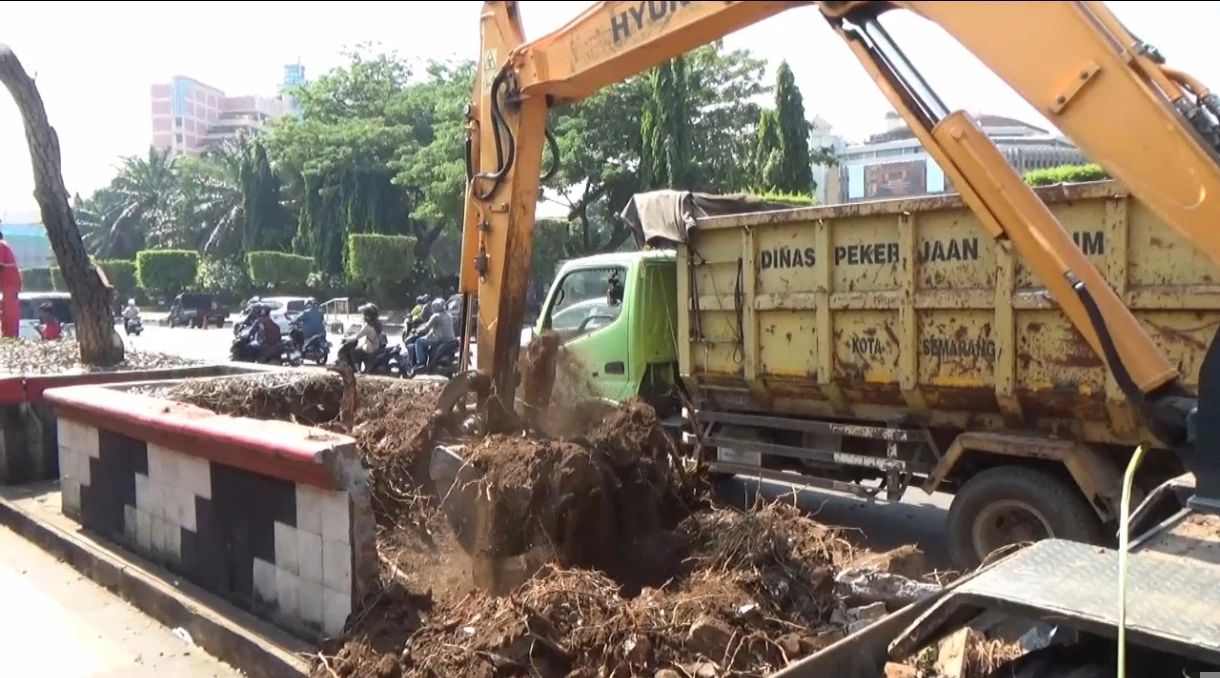 Pemkot Semarang Bongkar Drainase dan Pedestrian Simpang Lima, Antisipasi Genangan Jelang MTQ Nasional 2026