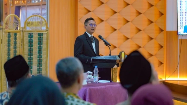 Pertahankan Disertasi Fenomena Platformisasi Sastra Bengenre Romansa Religi, Dosen UIN Walisongo Raih Gelar Doktor di Unnes