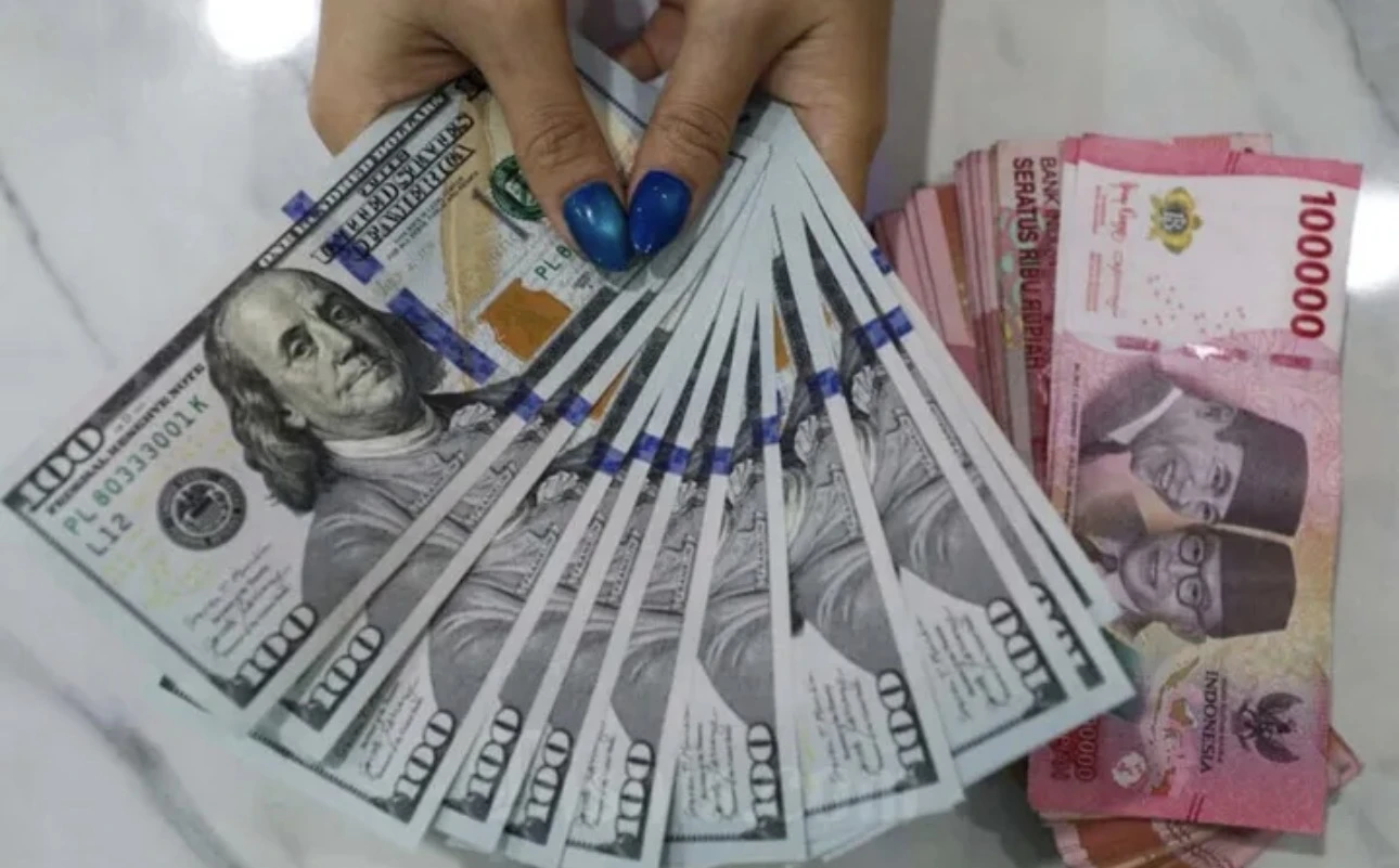Rupiah Menguat Hampir 1%, Dolar AS Turun ke Rp17.875