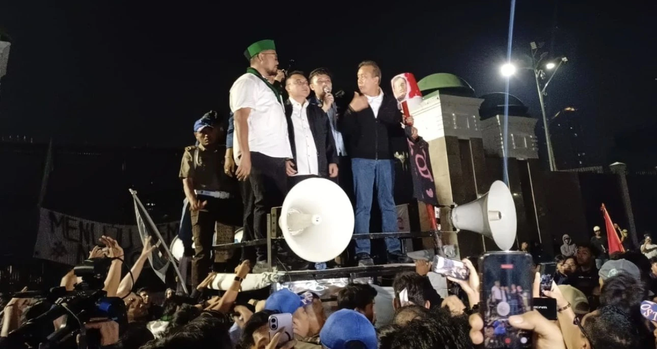 Temui Massa Aksi, Dasco Janji DPR Kawal dan Tindak Lanjuti Tuntutan Mahasiswa