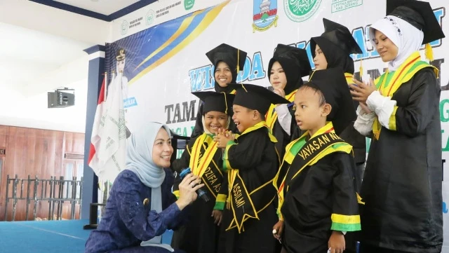 Waspadai Dampak Negatif Media Sosial, Ratu Zakiyah Ingatkan Peran Orang Tua Sebagai Madrasah Pertama Bagi Anak