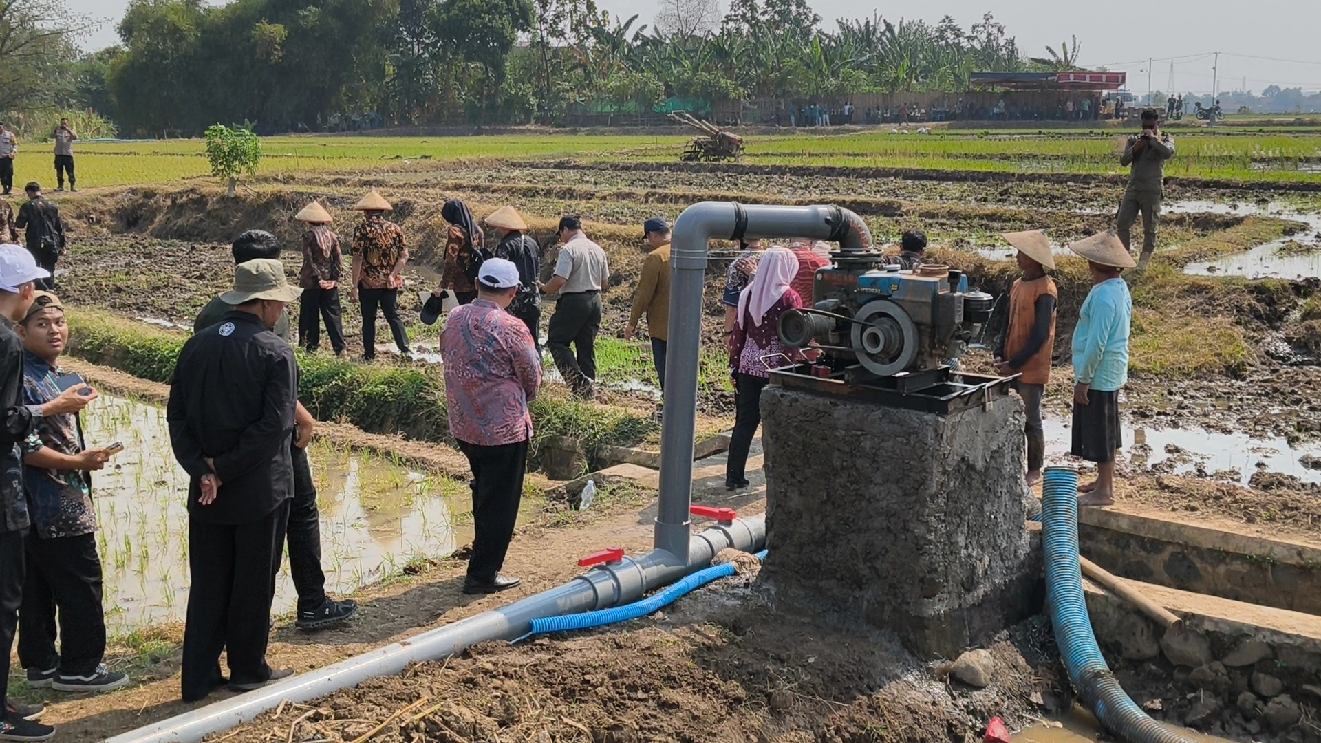 Antisipasi kekeringan dirjen sarpras Kementan serahkan mesin pompa air