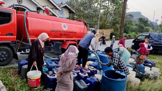 Pemprov Jateng Salurkan 3,2 Juta Liter Air Bersih untuk Warga Terdampak di 15 Kabupaten